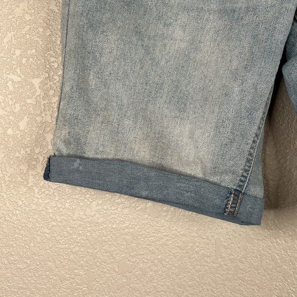 Arizona Jean Co. Light Wash Casual Classic Bermuda Jean Shorts Size 16 1/2 Plus - Picture 3 of 6